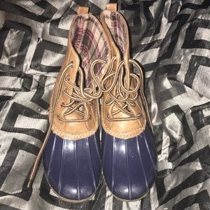 Duck boots